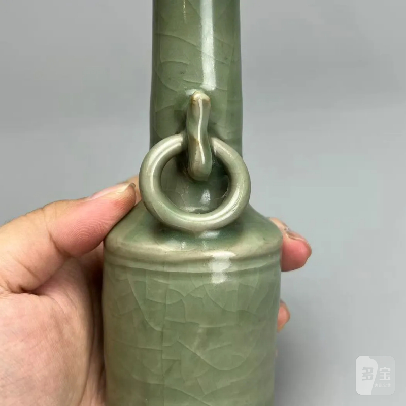 明代 龙泉青釉双耳挂环纸槌瓶一对 - 图3